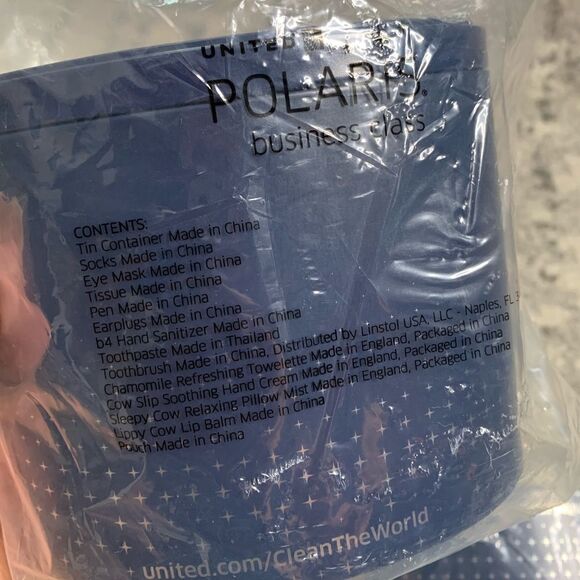 United Polaris Travel Tin with Travel essentials - Picture 2 of 3